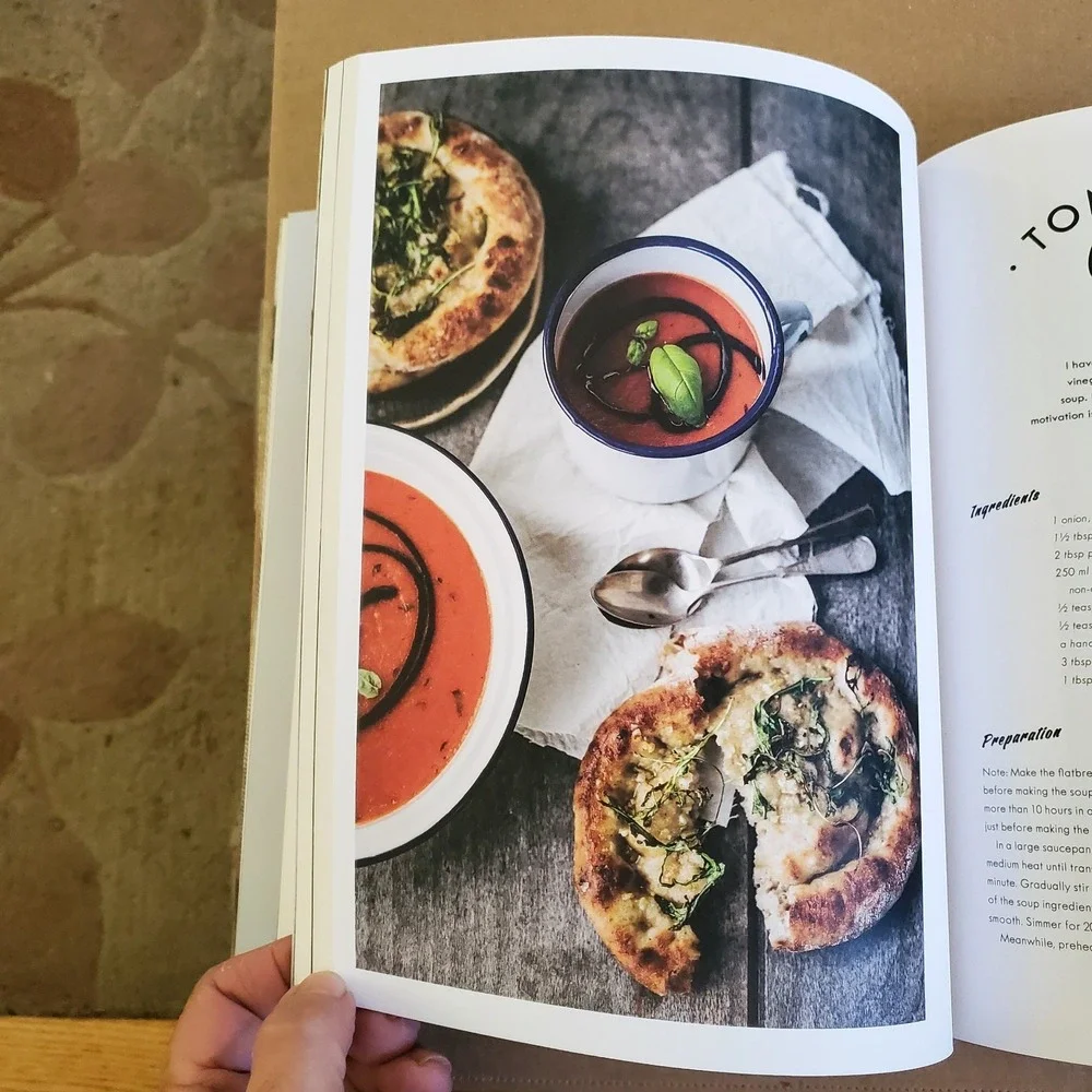 Everyday‎ Delicious Cookbook by Izy Hossack Paperback Top With Cinnamon Recipes